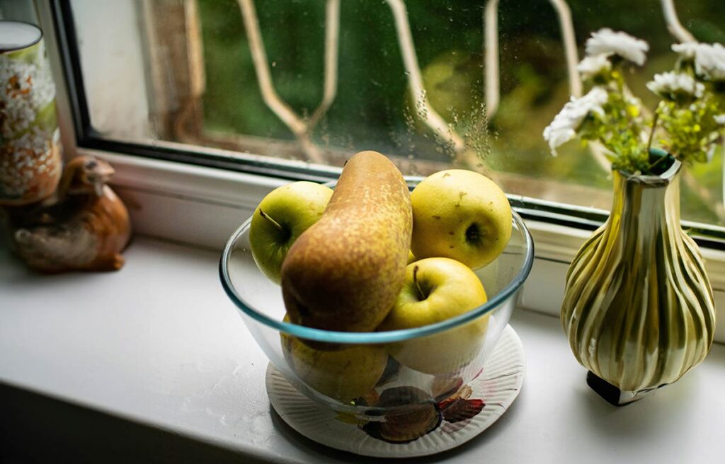 The sources of insoluble fiber include tree fruits with edible skins, such as apples and pears, as well as green vegetables, cauliflower, potatoes, legumes, whole grains, and nuts and seeds.